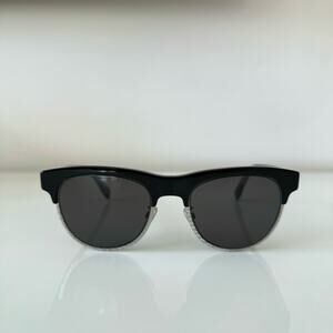 NEW!!! Fendi FE40105U 01A women sunglasses Authentic